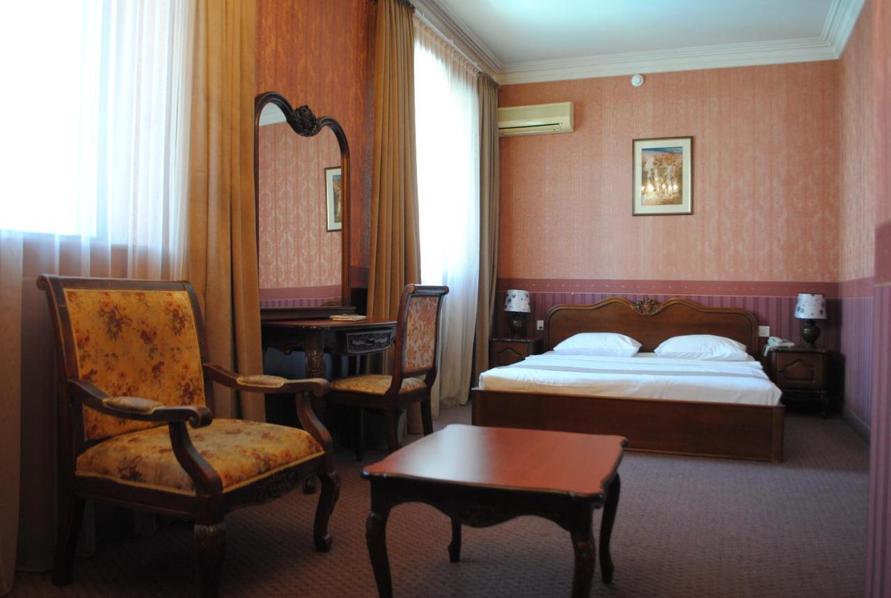 Hotel Sympatia Тбилиси Экстерьер фото